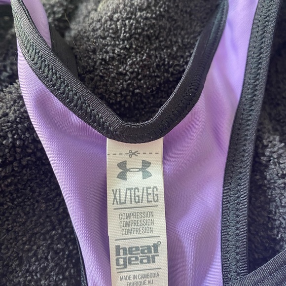 Under Armour sports Bra. XL. Never worn - Picture 2 of 4